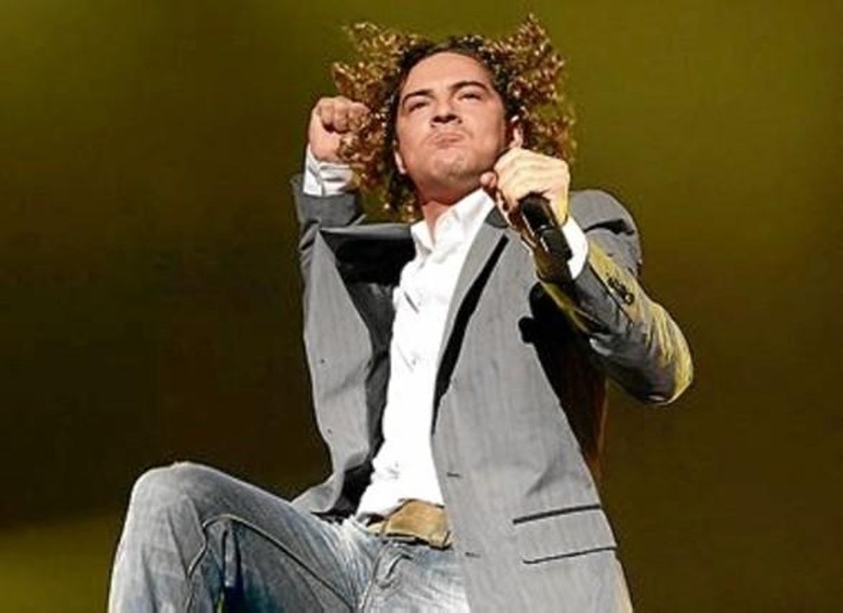 David Bisbal, visiblement entregat en plena actuació. David Bisbal, visiblement entregat en plena actuació.