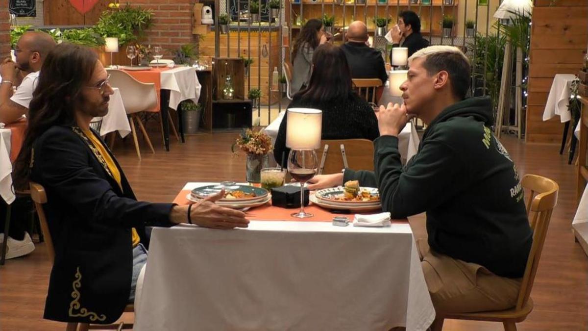 Marco y Luis durante la cena de 'First dates'.