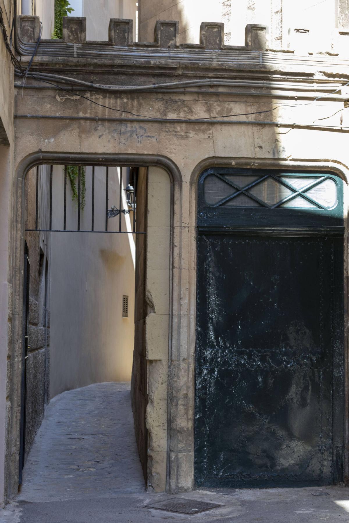 FOTOS | El callejón de menos de un metro de ancho que se esconde en Palma