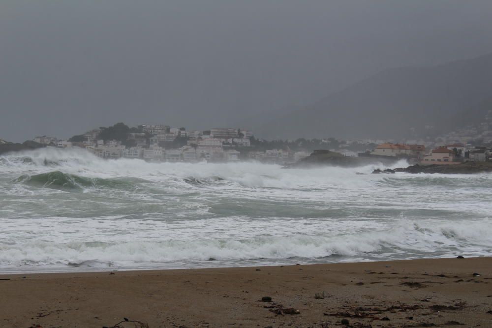 El temporal castiga la costa empordanesa