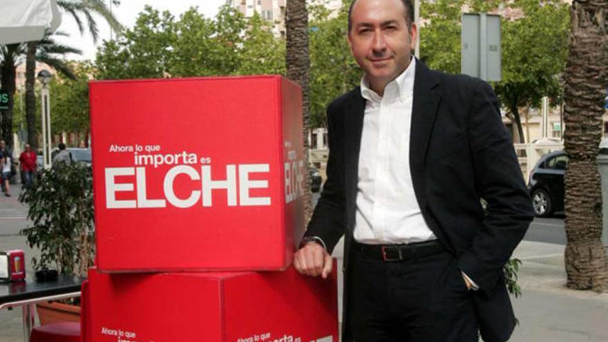 El candidato del PSOE, Alejandro Soler, en una imagen tomada en la sede del partido.