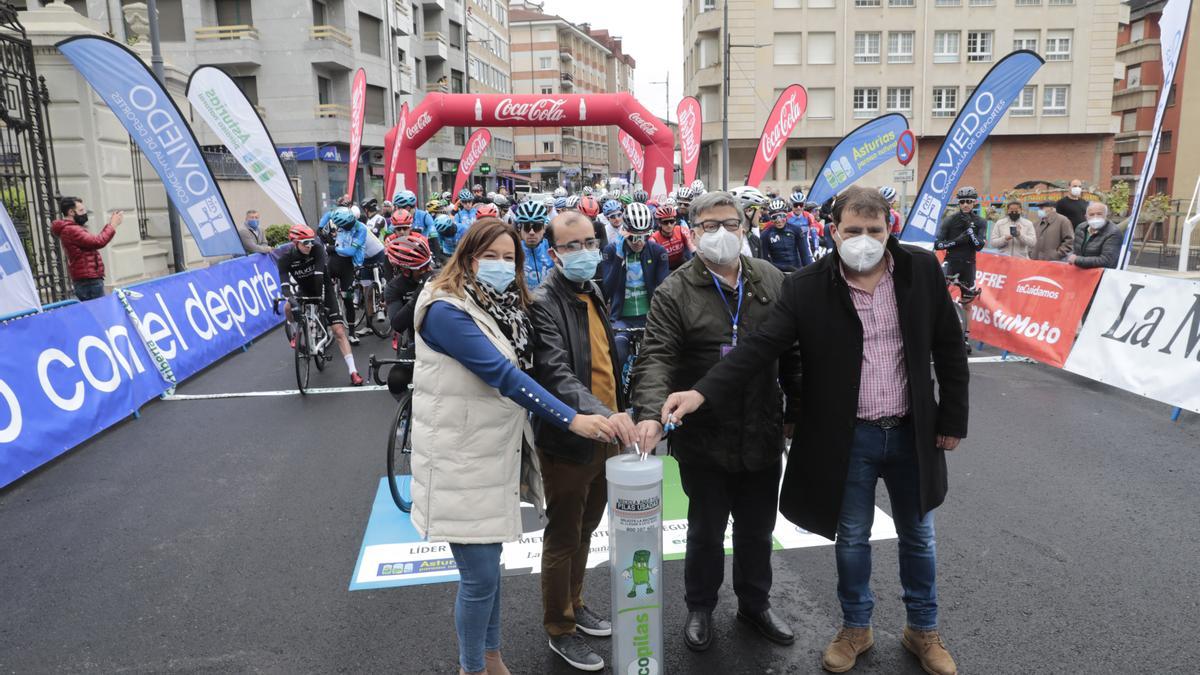 Las imágenes de la última etapa de la Vuelta a Asturias: crónica y reacciones