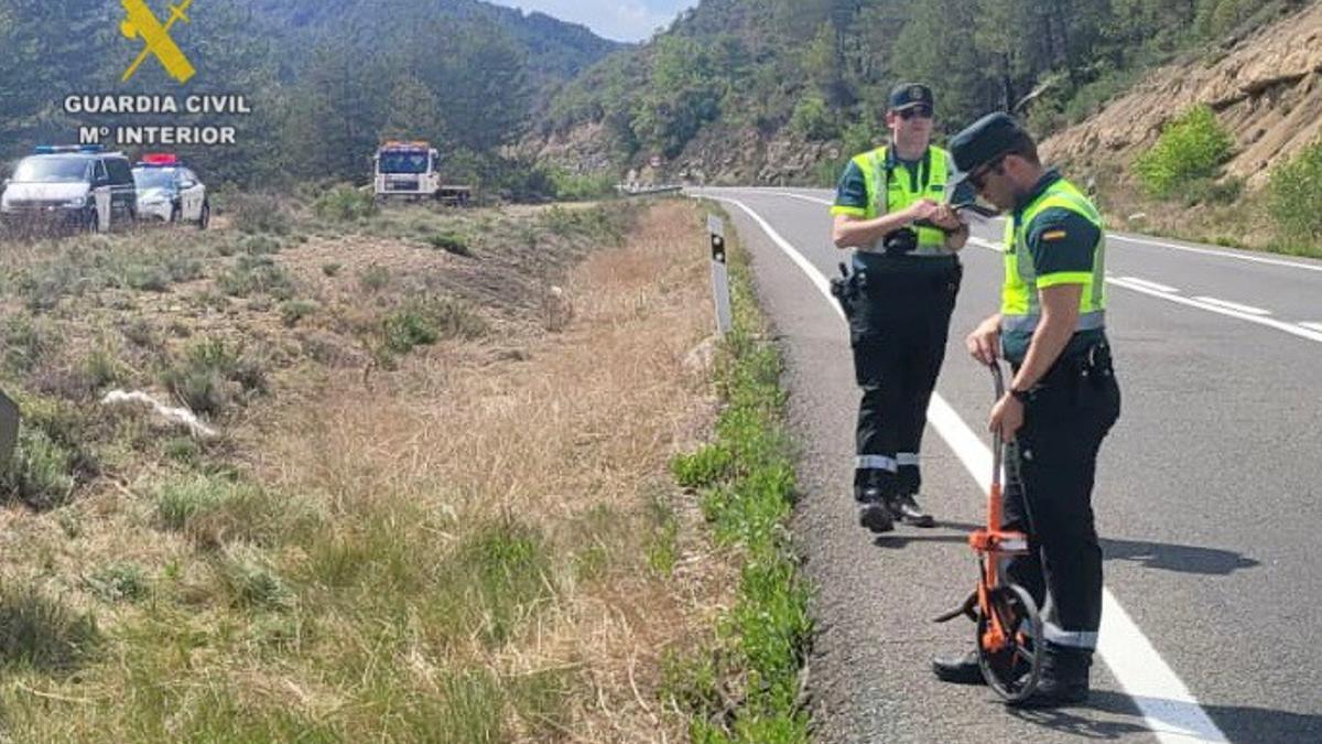 Imagen de archivo de la Guardia Civil investigando las causas de otro accidente.