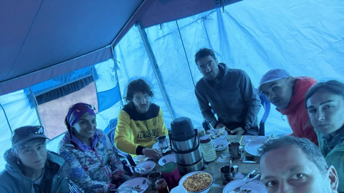 Martín Ramos, con el resto de integrantes de la expedición.