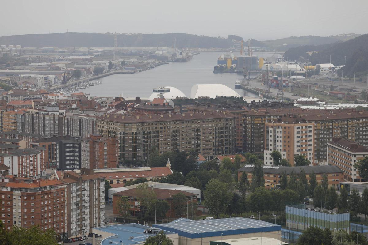 Vista general de Avilés desde la ermita de La Luz, en una imagen de archivo.