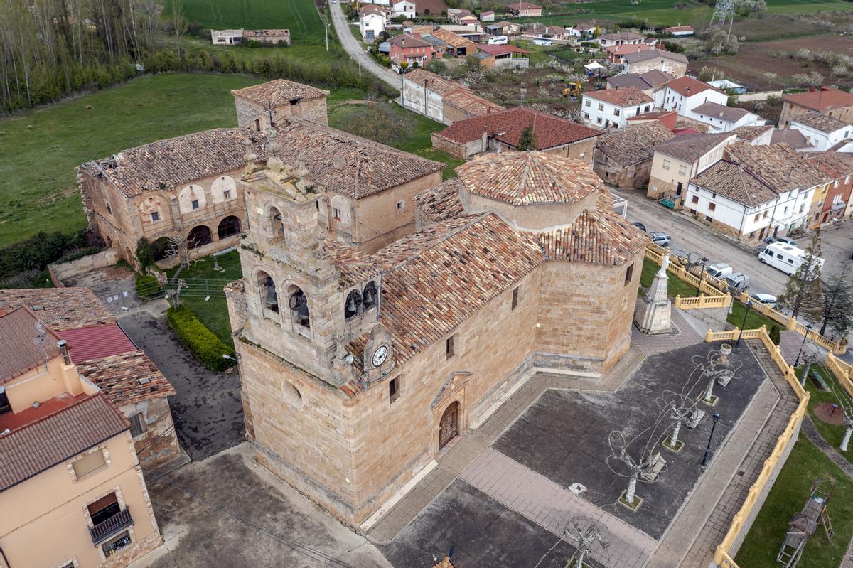Si visitas la zona, tampoco deberías perderte la iglesia de Santa María en Salas de Bureba.