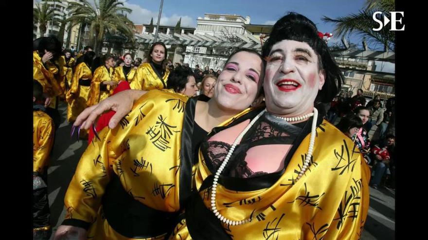 Obrim el carnaval de Roses recordant les rues dels darrers anys