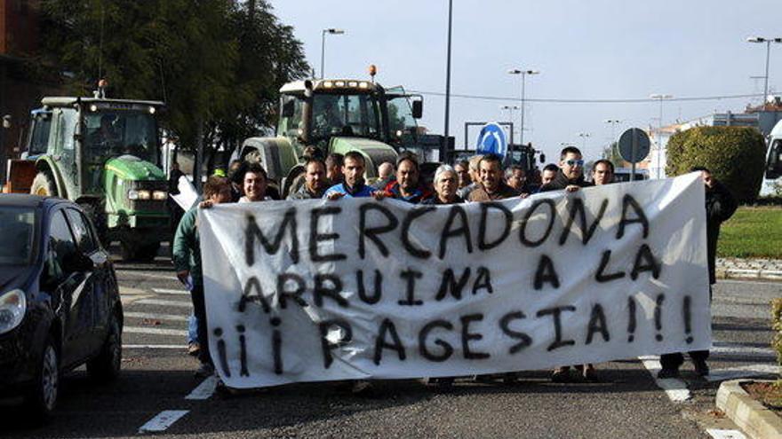 Manifestació de pagesos contra Mercadona.