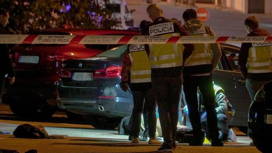 La Policía Nacional trabaja el pasado martes en la escena del crimen en Cabopino.