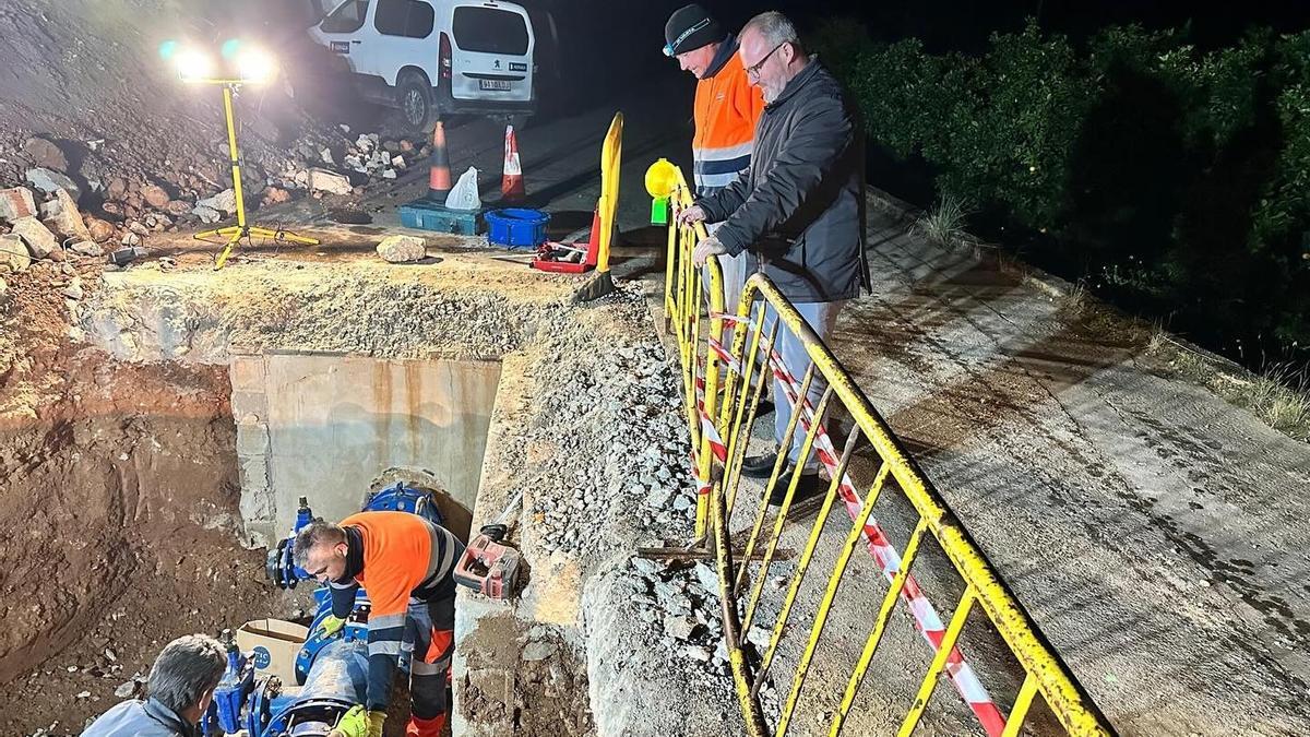 El alcalde de Xeraco, en una visita a las obras de la red de agua