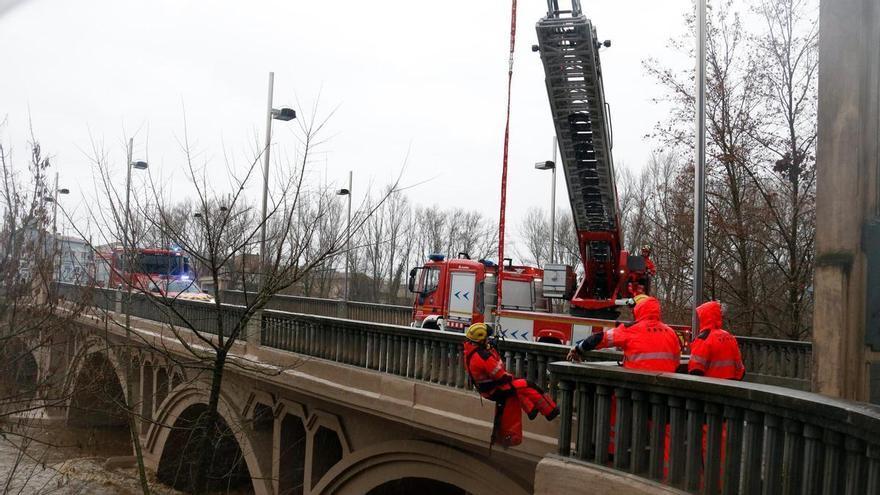 Rescaten un sensellar sorprès pel creixement del riu Ter a Girona