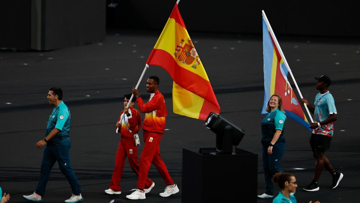 Los campeones olímpicos María Pérez y Jordan Díaz, en la Clausura