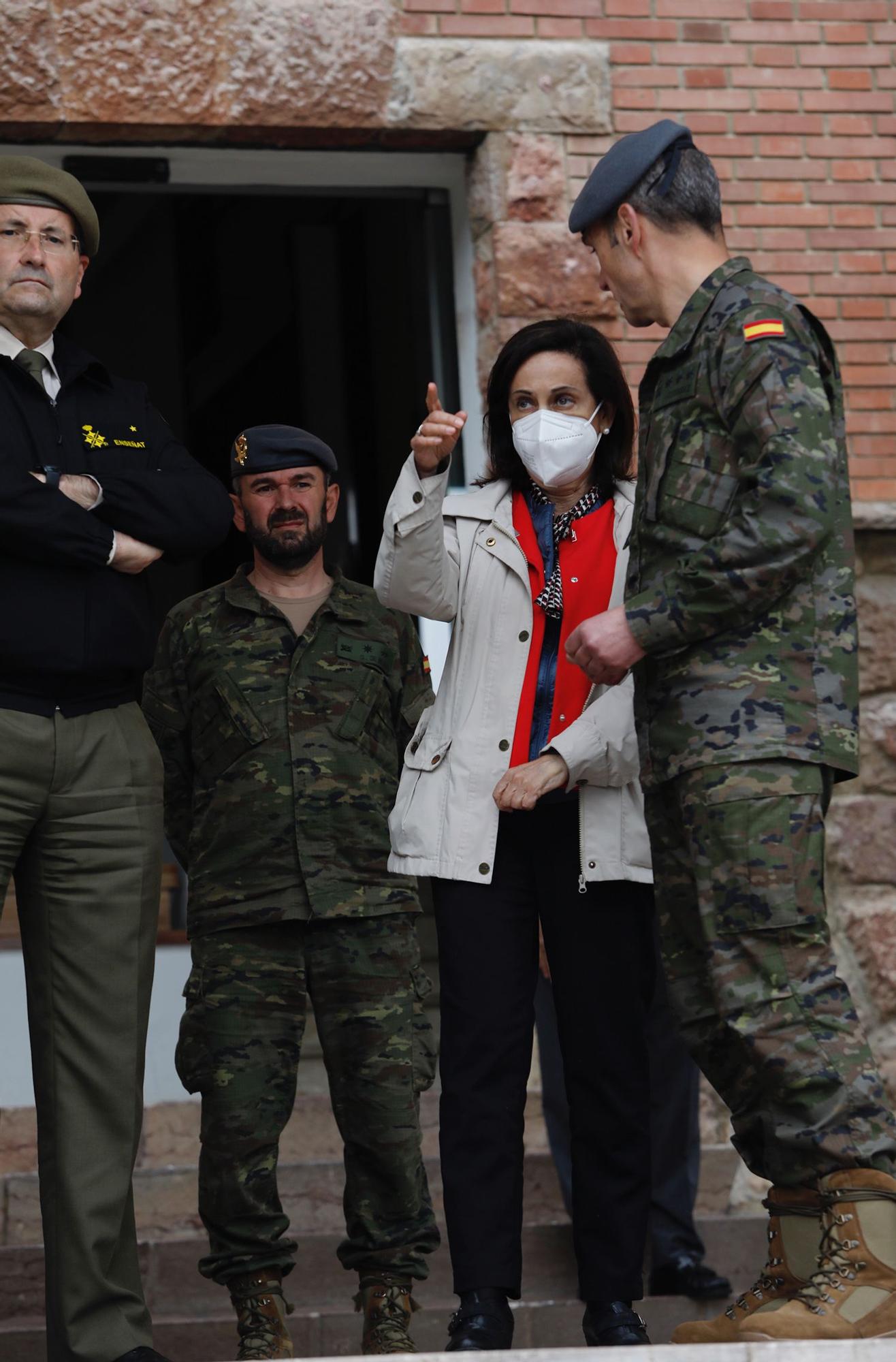 La visita de la ministra de Defensa Margarita Robles al cuartel de Cabo Noval