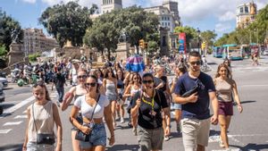 El nombre de turistes continua creixent a Espanya, però el consum es refreda