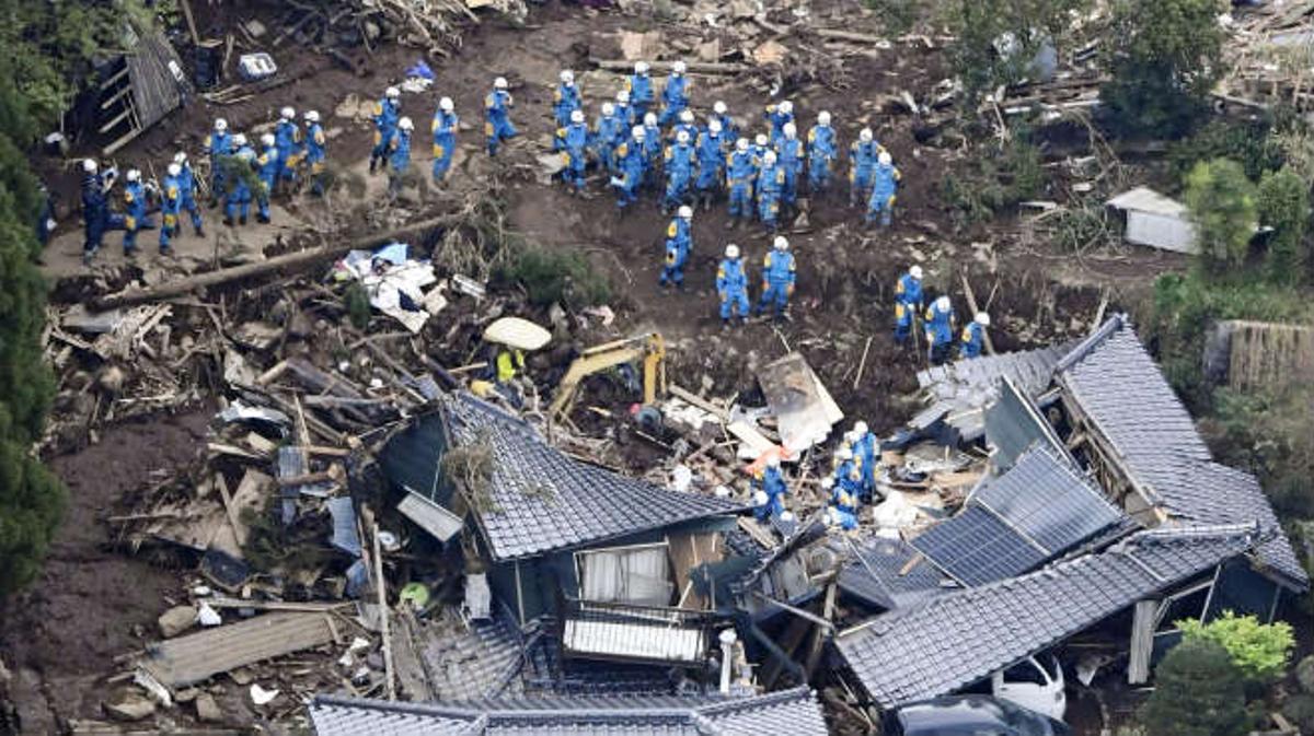 El segon terratrèmol que pateix el Japó des de dijous deixa desenes de morts i milers de ferits i desplaçats.