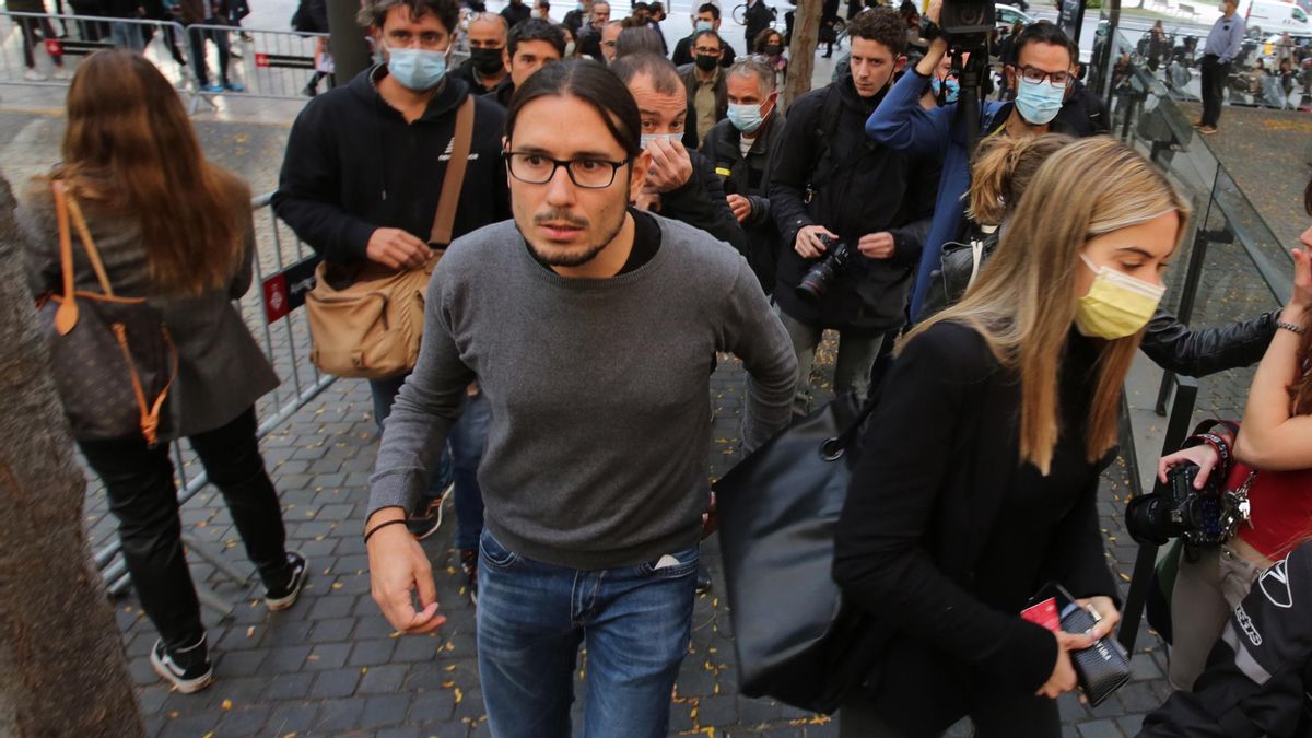 Absolt el fotoperiodista d’‘El País’ Albert Garcia de l’acusació d’empènyer un policia Absolt el fotoperiodista d’‘El País’ Albert Garcia de l’acusació d’empènyer un policia