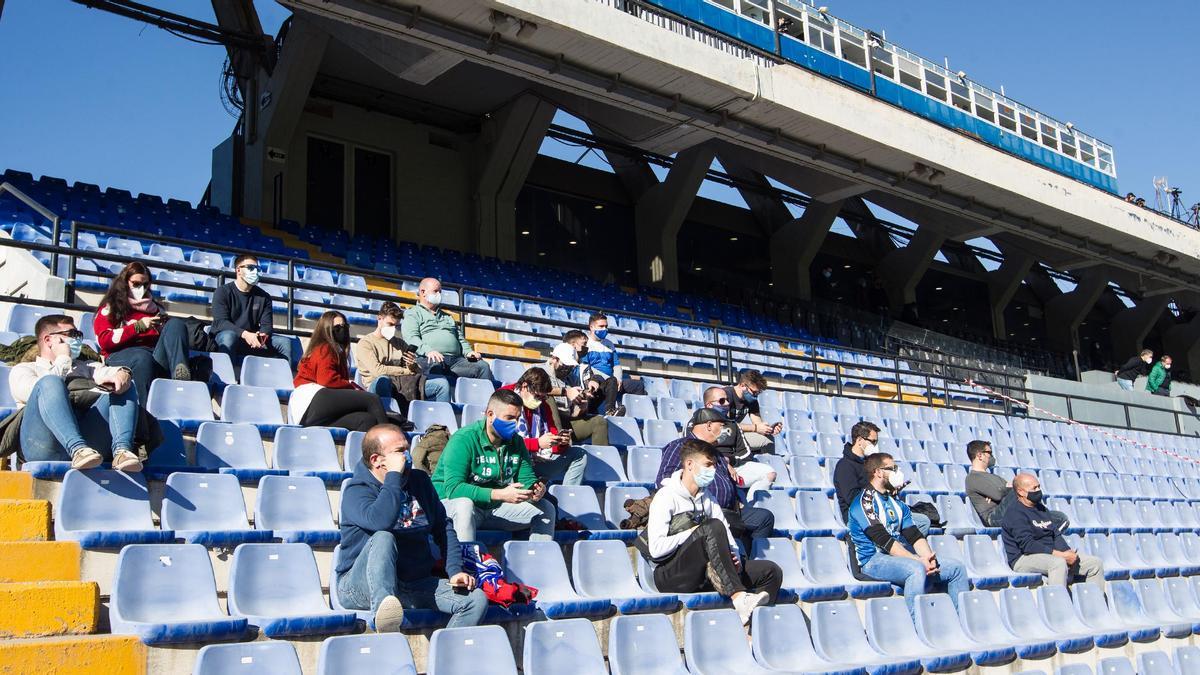 Cincuenta aficionados entraron al último partido del Hércules en el Rico Pérez ante el Alcoyano.