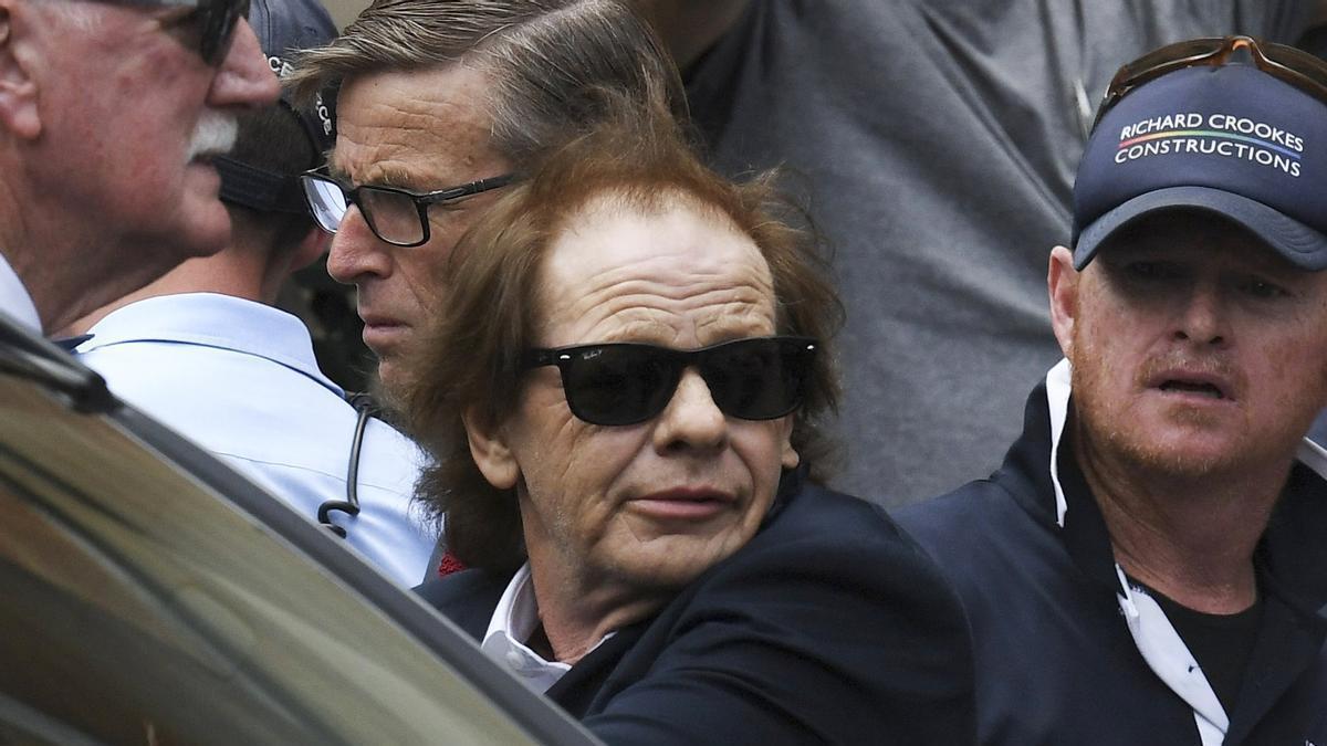 El guitarrista de AC/DC, Stevie Young, ingresado en un hospital de Buenos Aires