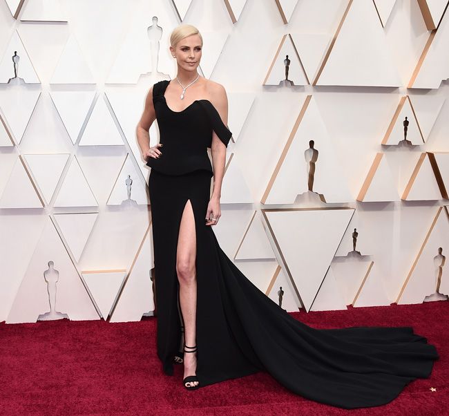 Charlize Theron en los Premios Oscar 2020 con vestido de Dior