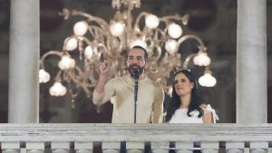 Nayib Bukele, junto a su esposa, Gabriela Rodríguez.