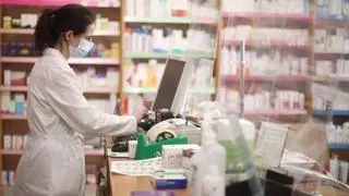 Sanidad asumirá los intereses de las farmacias que pidan créditos por los impagos