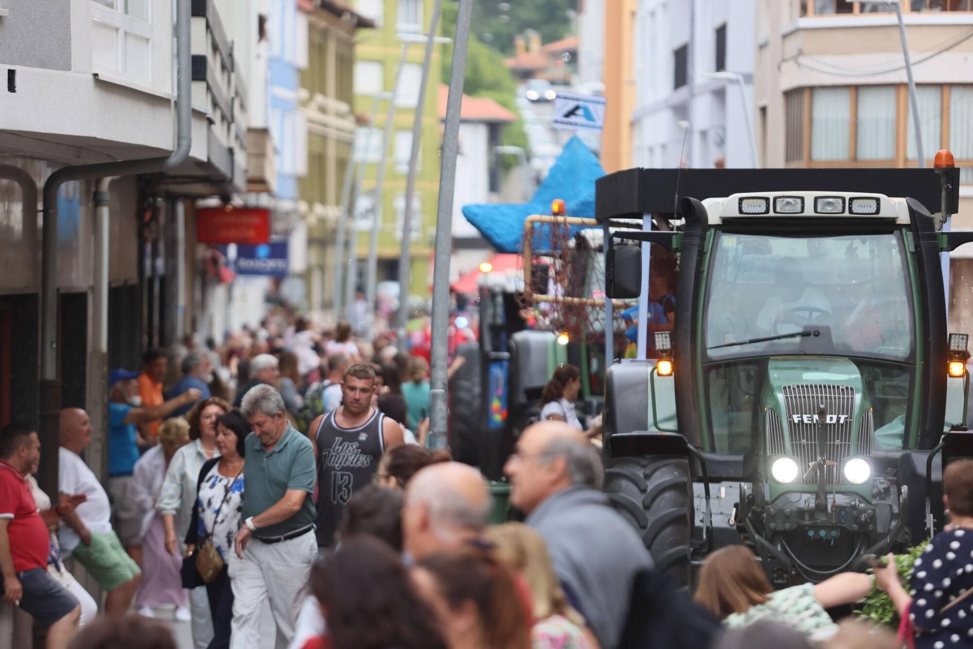 EN IMÁGENES: El desfile de carrozas por las fiestas del Carmen de Luancoi
