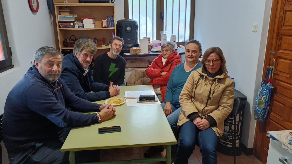Reunión de Pueblu Ribadesella con la Asociación de vecinos del Cobayu