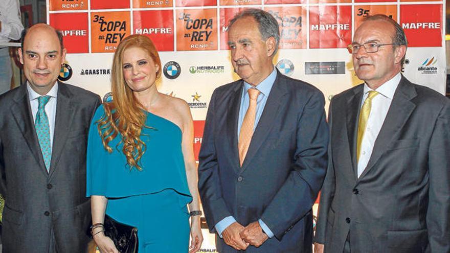 De izquierda a derecha:  José Manuel Inchausti, de Mapfre; Olivia de Borbón; Javier Sanz del RCNP y GüntherQuandt de BMW, durante la presentación.