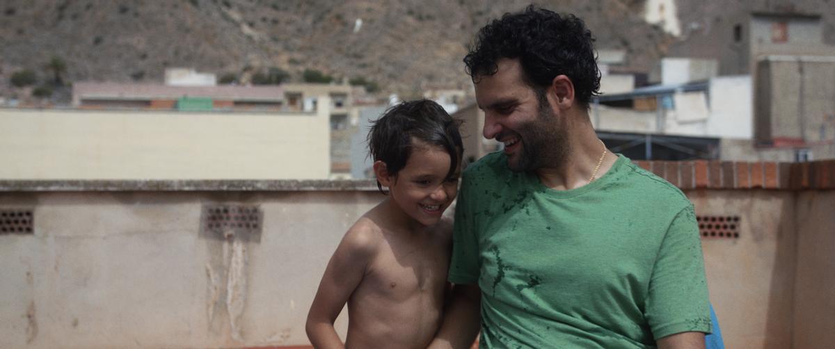 Fotograma de "A diente de perro",  ópera prima del alicantino José Luis Estañ