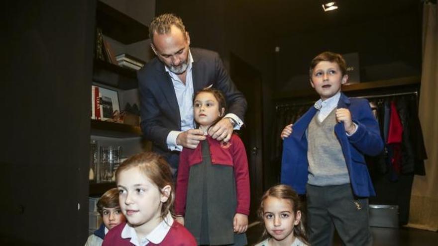 Marcos Luengo diseña los uniformes del colegio Meres