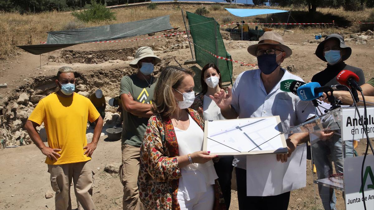 Trabajos arqueológicos en la Plaza de Armas de Medina Azahara