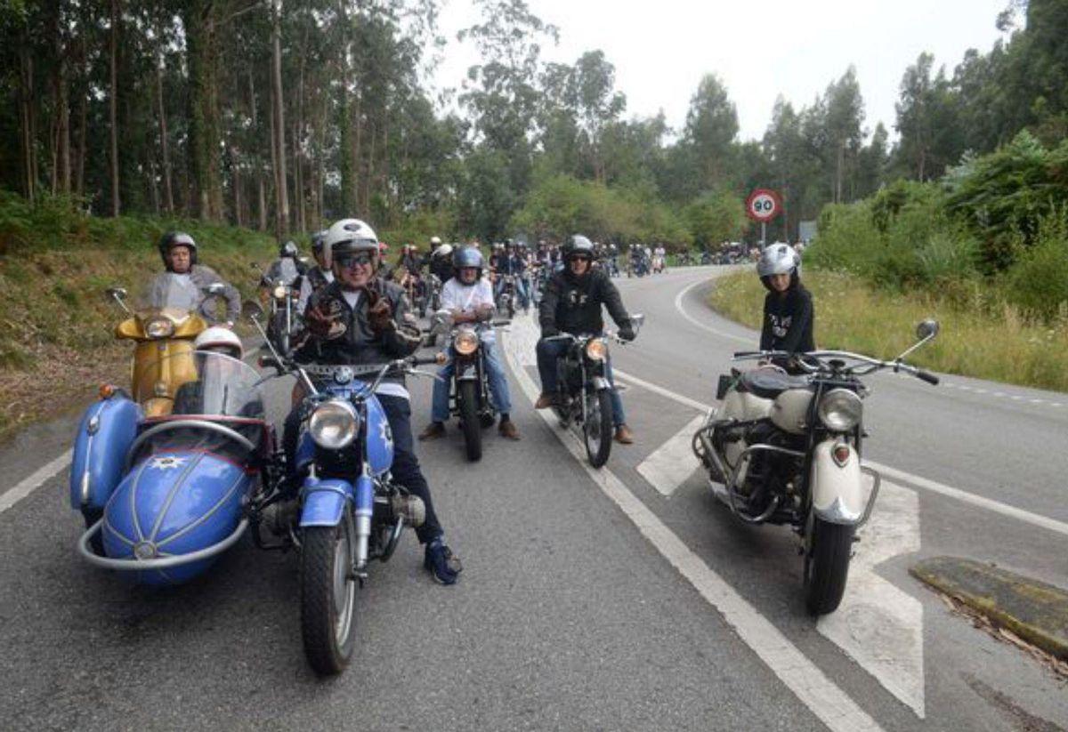 O Salnés y Ullán: prohibido aburrirse | 1 Y 2.- LA CONCENTRACIÓN DE COCHES Y MOTOS CLÁSICOS DESARROLLADA EN LA COMARCA, CON EL PAZO DE VISTA REAL (VILANOVA) COMO BASE DE OPERACIONES. 3 Y 4.- EL “MERCADILLO DAS PULGAS”, PROMOVIDO POR EL CONCELLO DE CAMBADOS. 5, 6 Y 7.- LA FIESTA DEL APÓSTOL QUE SE CELEBRA EN CARRIL. 8 Y 9.- PREPARACIÓN DE QUEIMADA EN LA “NOITE MEIGA” CELEBRADA EN VILAGARCÍA.