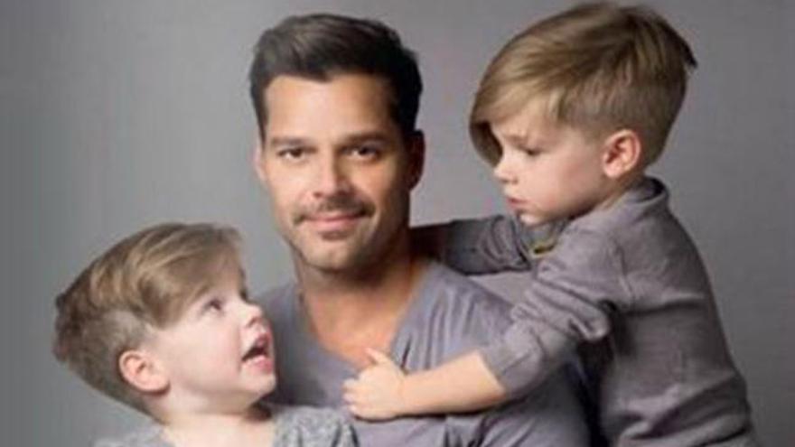 Ricky Martin con sus dos hijos