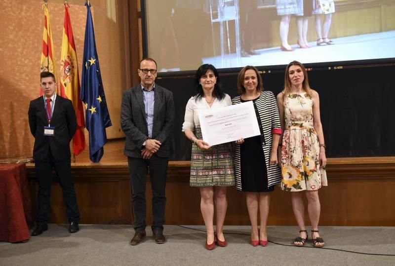 Imágenes de la ceremonia de premios por el Día de la Educación Aragonesa 2016