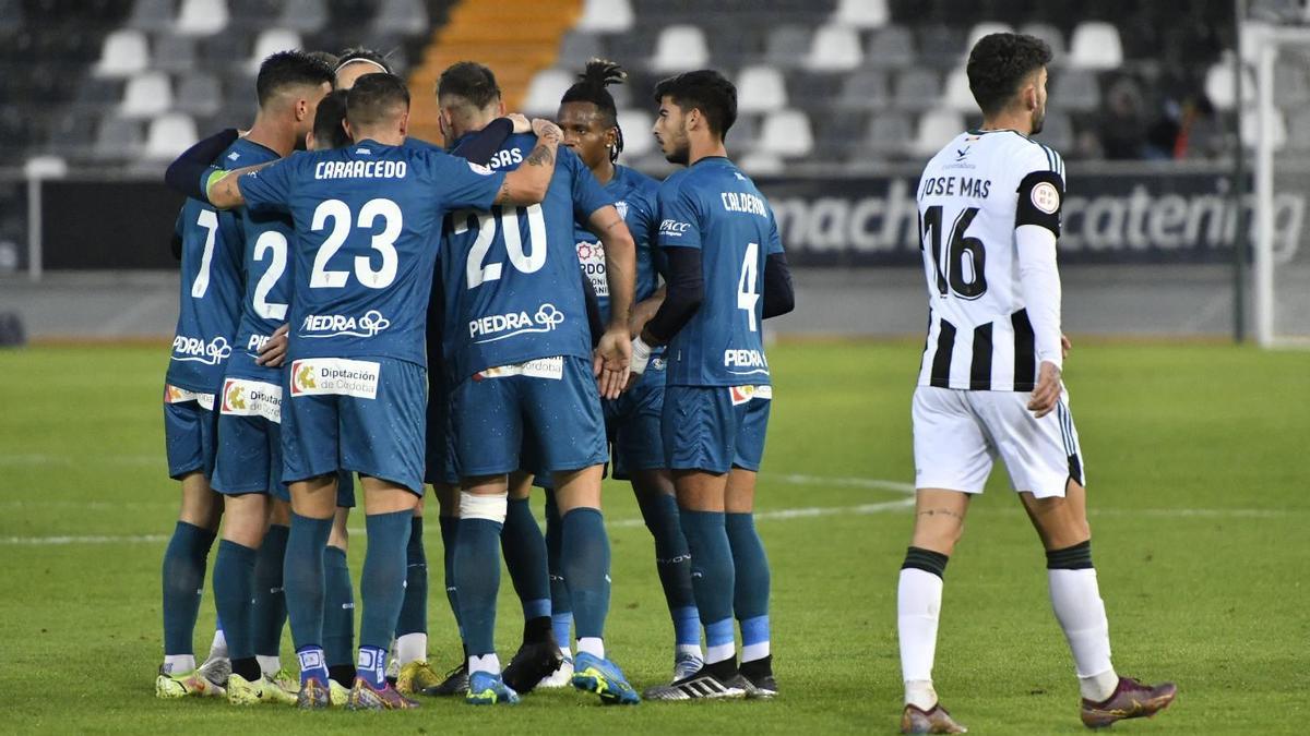 Celebración de uno de los goles del Córdoba CF ante el Badajoz en el Civitas Nuevo Vivero.