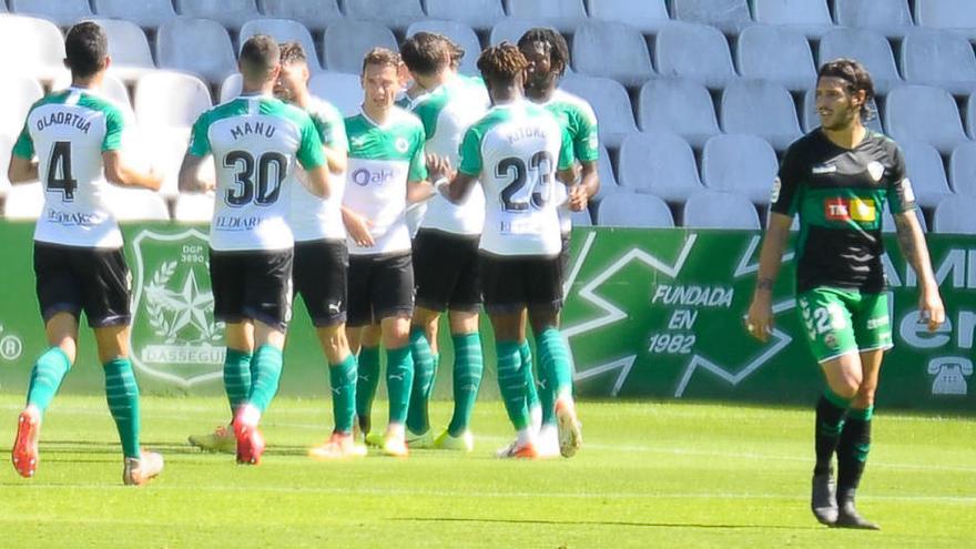 Manu Hernando (30) celebra un gol del Racing.