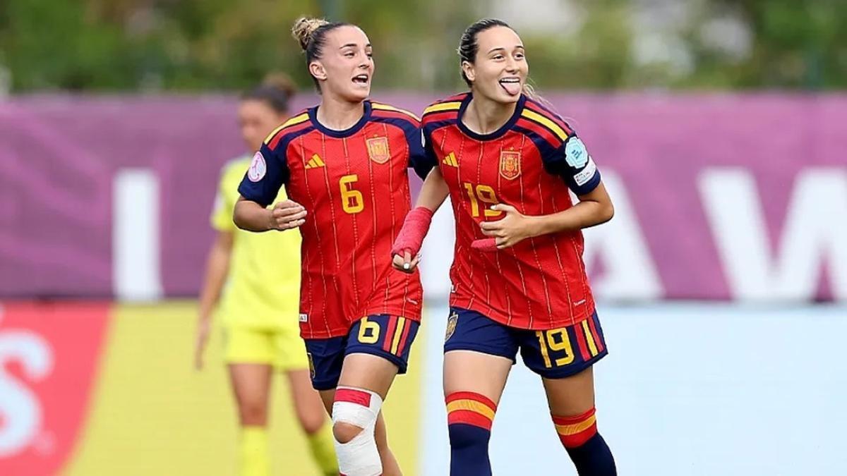 Alba Cerrato, a la derecha, celebra el gol marcado a Suecia.