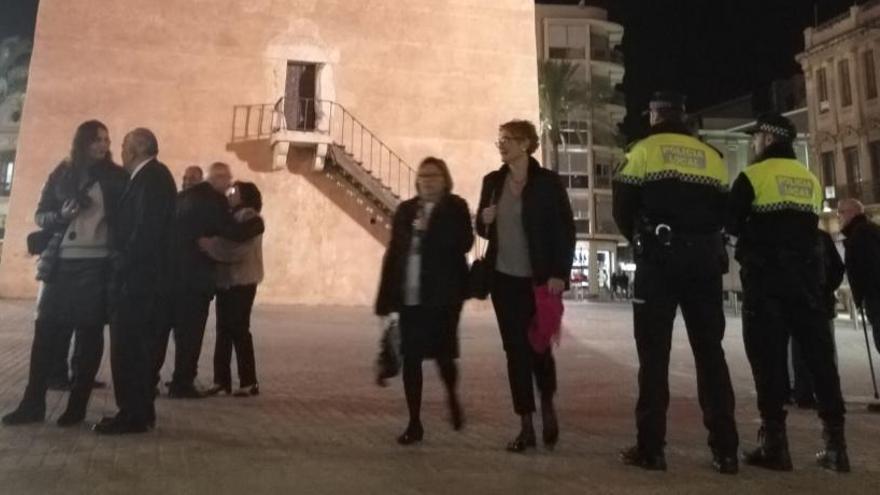 Agentes de policía vigilan la zona de la Torre.