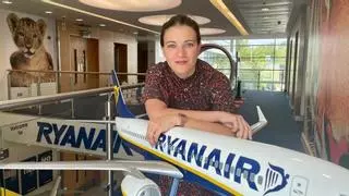 Elena Cabrera: "Hoy no está sobre la mesa que Zaragoza sea una base permanente de Ryanair"