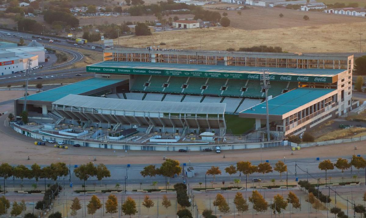 Estadio de El Arcángel: El Córdoba CF gestiona el campo de fútbol, que es de propiedad municipal.