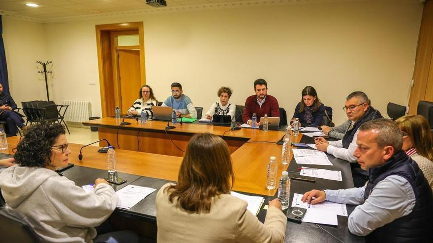 PSOE y Somos piden explicaciones por un incidente «grave» en la Escola de Verán de Ribadumia