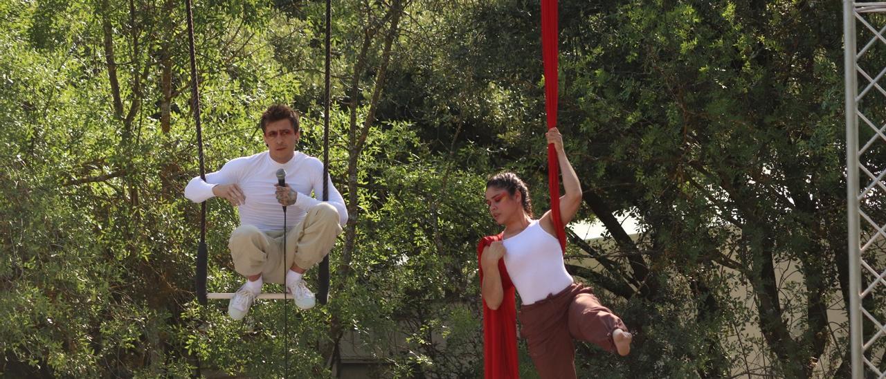 "Mamá, quiero ser acróbata": así es la Escuela de Circo, que actuará este viernes en Moreda (Aller)