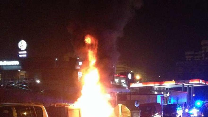 Incendio en un contenedor en Pumarín