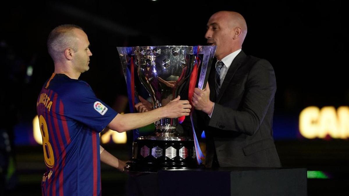 Luis Rubiales busca una solución al lío de fechas entre la Supercopa de España y la gira del FC Barcelona