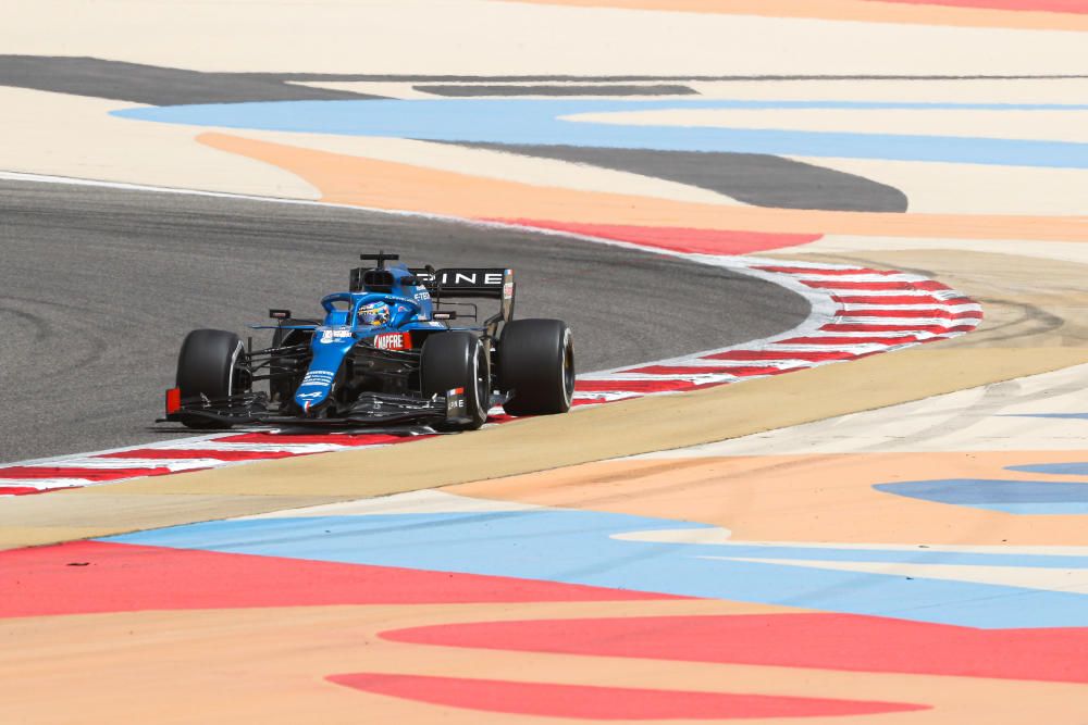 Fernando Alonso con Alpine en los test de Bahréin