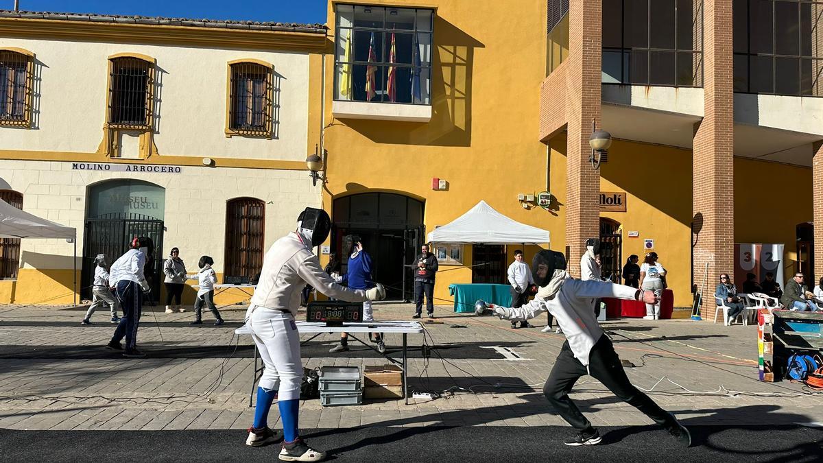 Primera jornada de la Liga l'Horta Sud de esgrima en Benetússer.