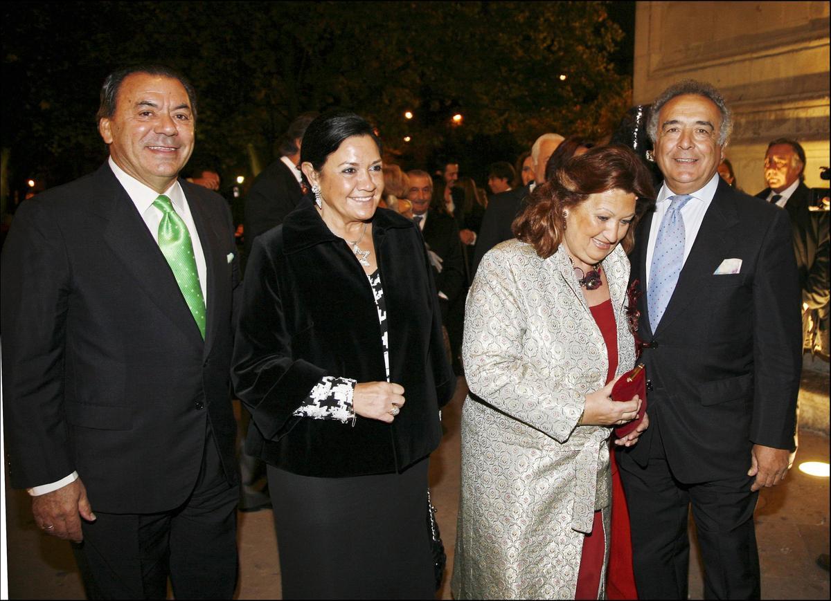 Antonio Romero y Rafael Ruiz, Los del Río, junto a sus mujeres