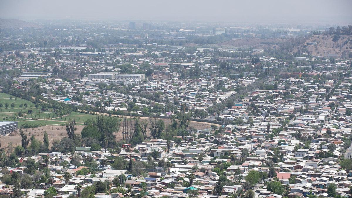 Imagen de la boina de contaminación que cubre Santiago de Chile.