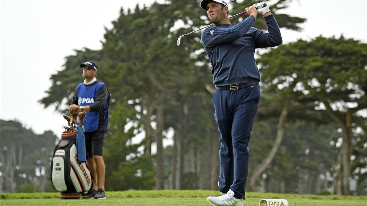 Jon Rahm, en la salida del hoyo 11 de Harding Park