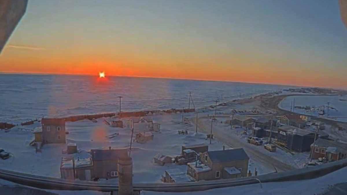 El sol no llega a bajar tras el horizonte durante 84 días en esta localidad